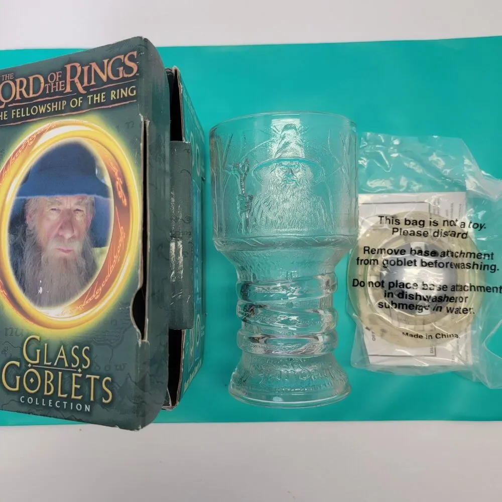 VINTAGE LORD OF THE RINGS GLASSS GOBLETS 2001 ARWEN & GANDALF 2001
